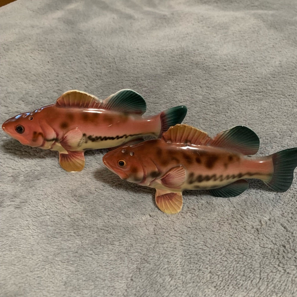 Vintage Fish  Salt and   Pepper shakers. - Picture 3 of 3